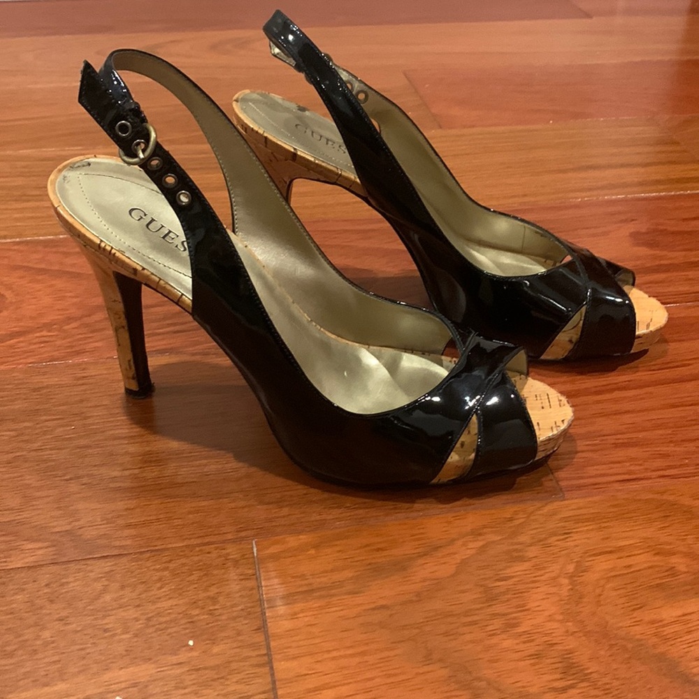 Guess Sz 9 black patent heels